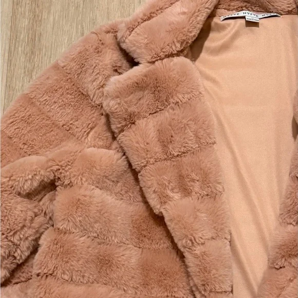 FYHVE Women’s Pink Faux Fur Flyaway Jacket size Small - Picture 3 of 5